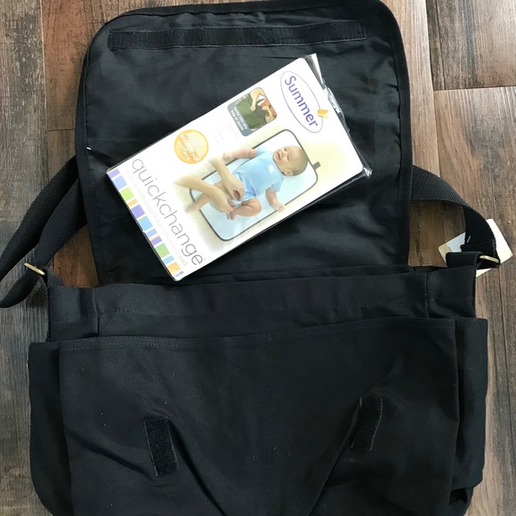 Messenger Bag by Everest in Black with Painted Owl - Picture 3 of 5